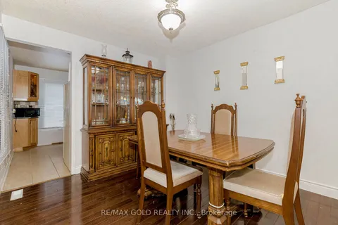 8 Saint Tropez Crt, Brampton, ON L6Y 4P9