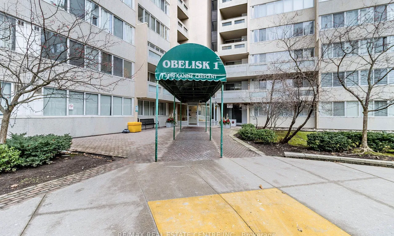 Comm Element Condo 2 bedroom 2 bathroom at 3590 Kaneff Cres in Mississauga - MLS# W11962557