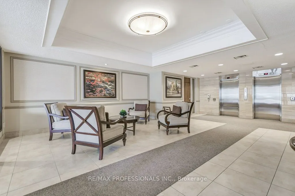 Condo Apt 3 bedroom 2 bathroom at 2175 Marine Dr in Oakville - MLS# W11962867