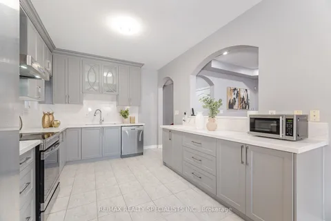 6 Arctic Fox Cres, Brampton, ON L6R 0J2