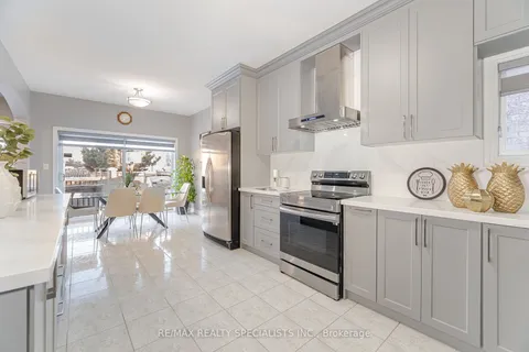 6 Arctic Fox Cres, Brampton, ON L6R 0J2