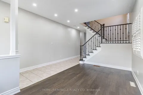 3259 Scotch Pine Gate, Mississauga, ON L5N 8E6