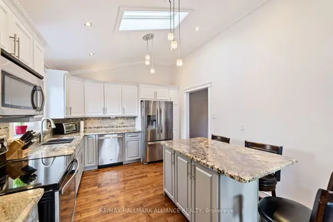 2401 Upton Crt, Oakville, ON L6L 5E3
