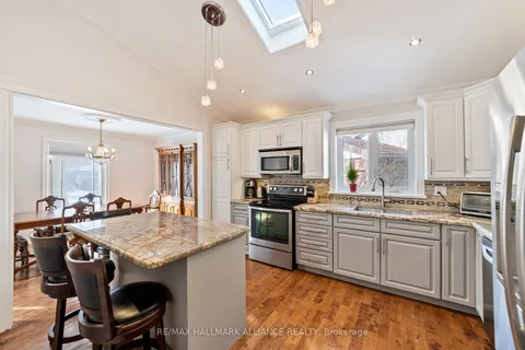 2401 Upton Crt, Oakville, ON L6L 5E3