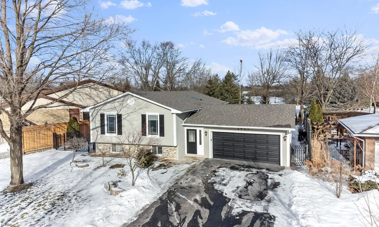2401 Upton Crt, Oakville, ON L6L 5E3