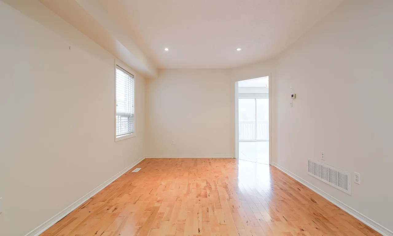Semi-Detached interior view at 3926 Stardust Dr Mississauga
