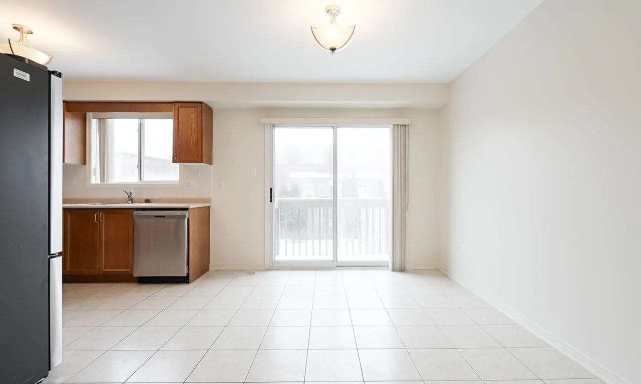 Semi-Detached kitchen at 3926 Stardust Dr Mississauga