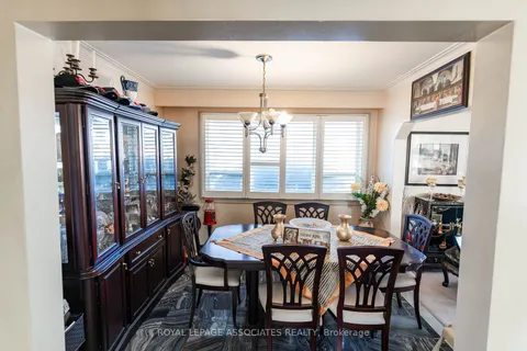 89 Portage Ave, Toronto, ON M9N 3H2