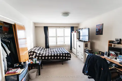 89 Portage Ave, Toronto, ON M9N 3H2