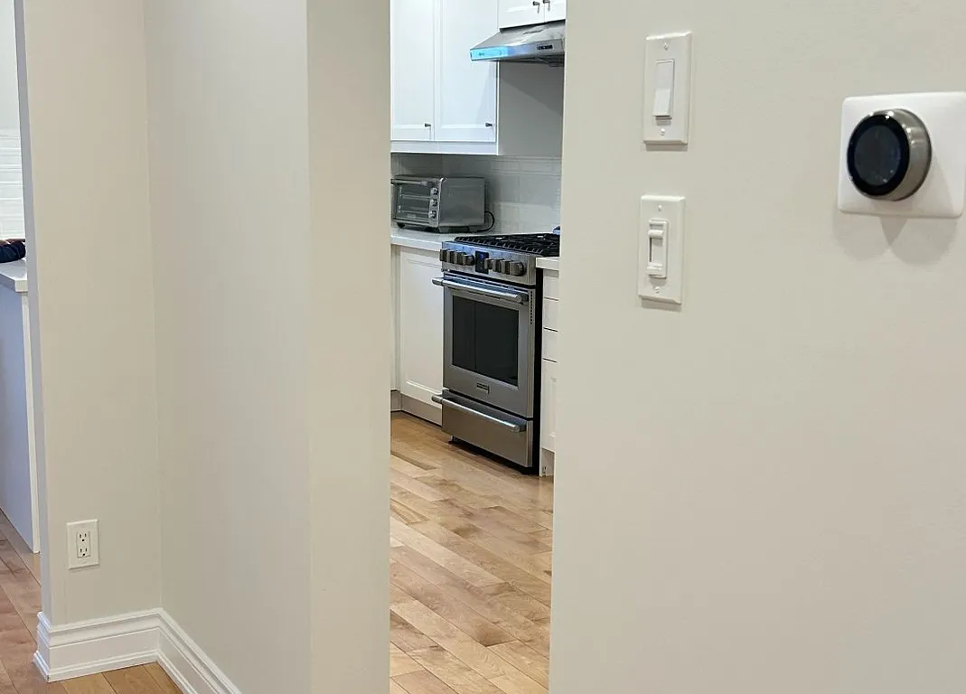 Semi-Detached living room at 944 Cardington St Mississauga