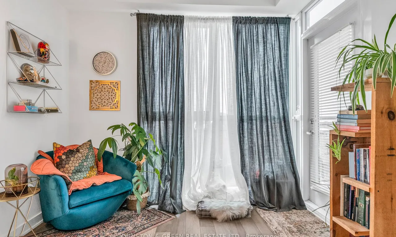 Condo Apt kitchen at 5260 Dundas St Burlington