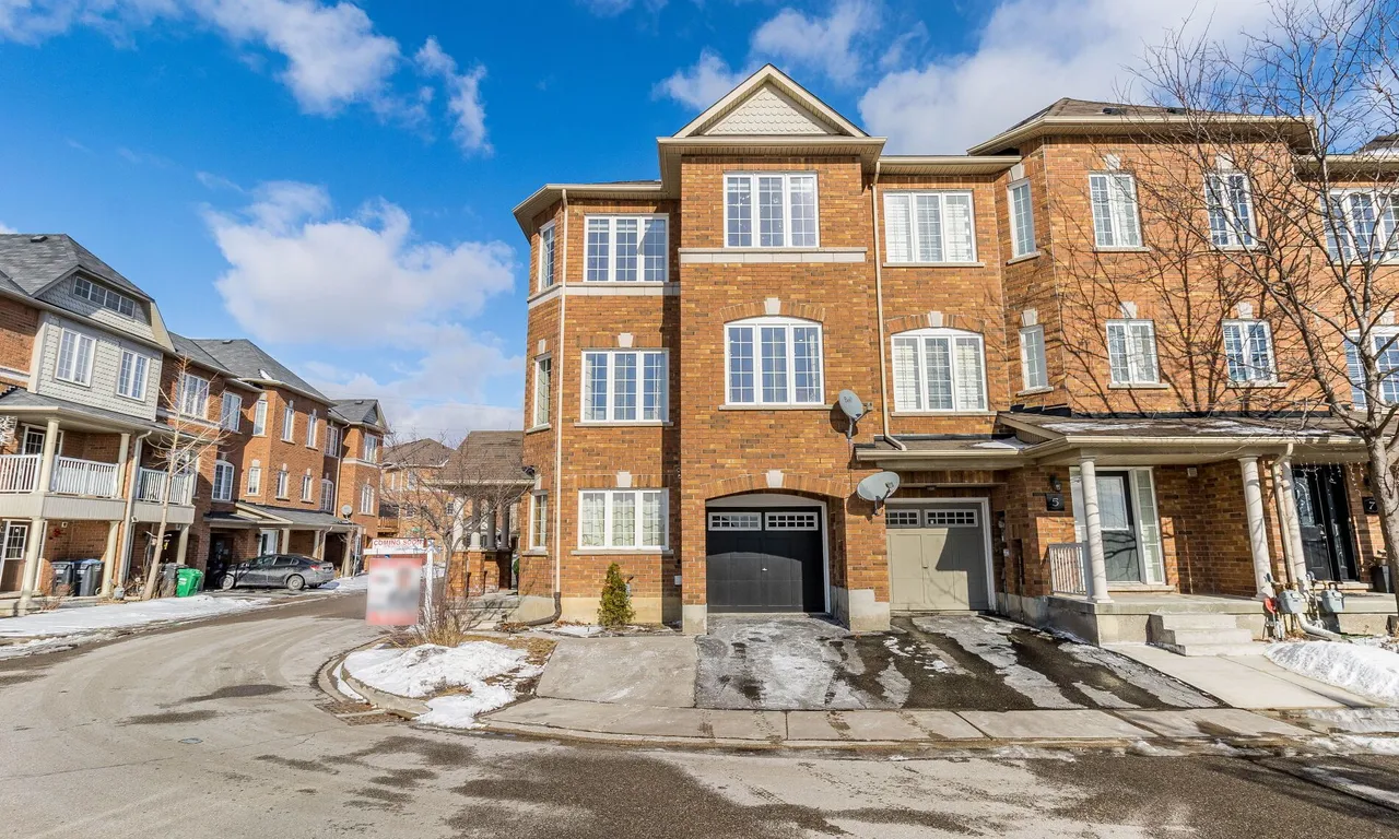 3 October Pl, Brampton, ON L6Y 0R6