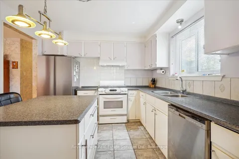 606 Abana Rd, Mississauga, ON L5A 1H4