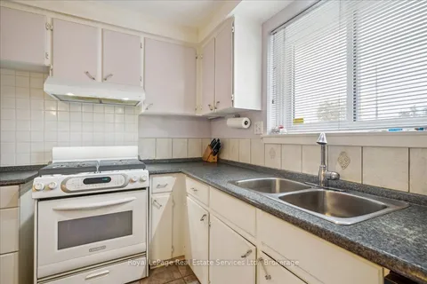 606 Abana Rd, Mississauga, ON L5A 1H4