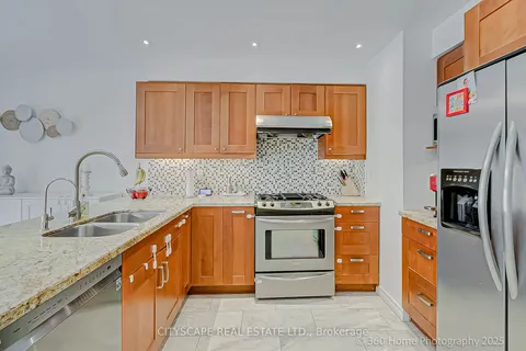 1977 Glenada Cres, Oakville, ON L6H 4M7