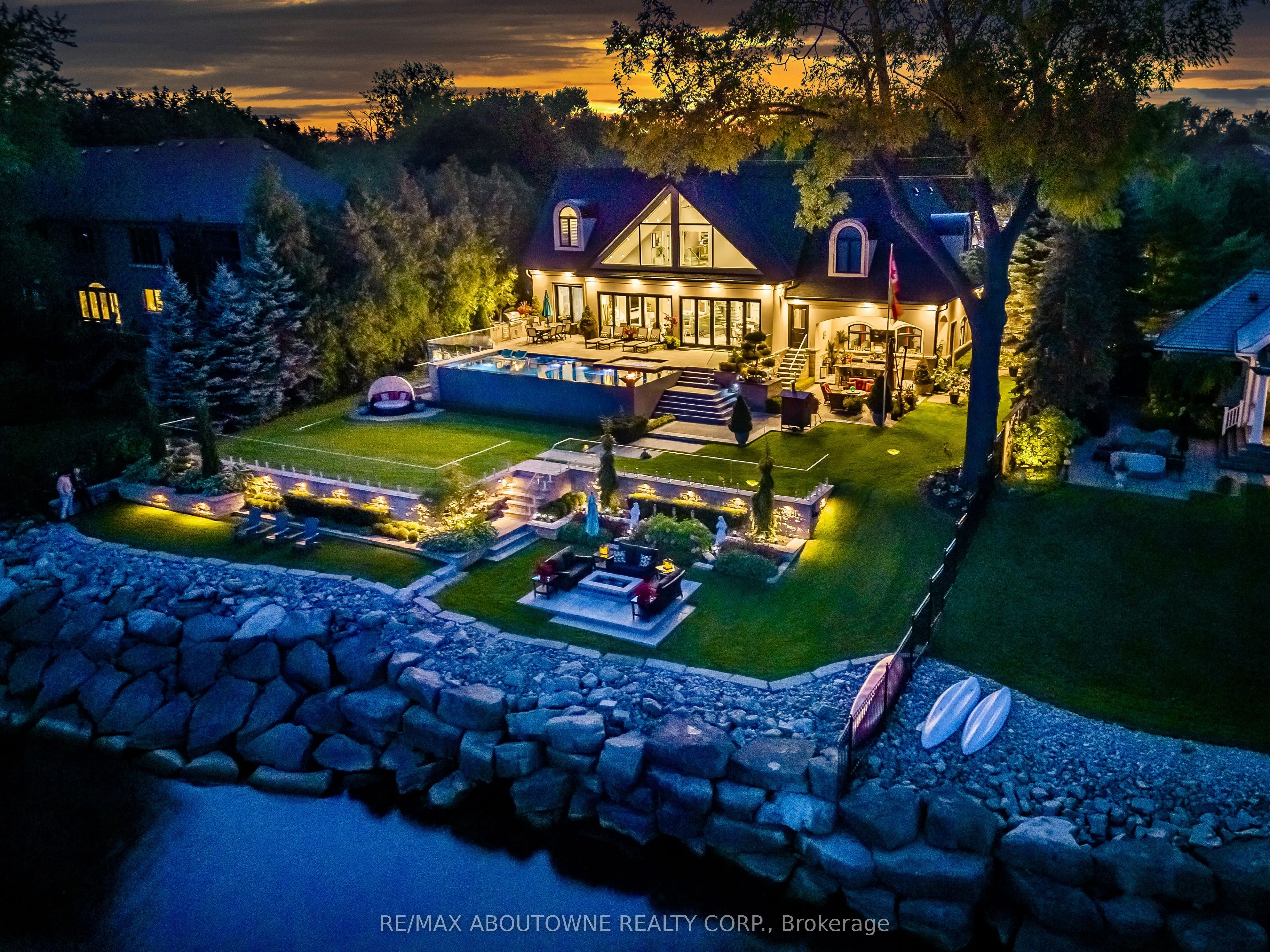 3188 Lakeshore Road, Burlington, ON L7N 1A4