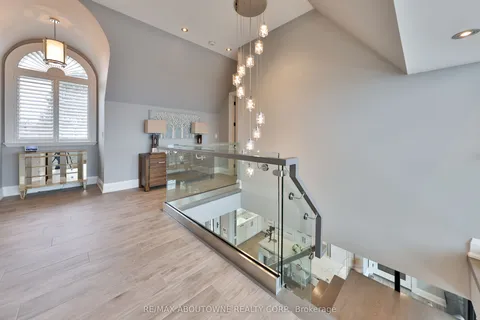 3188 Lakeshore Road, Burlington, ON L7N 1A4