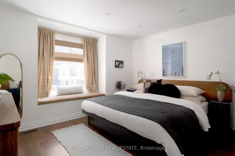 26 Royal St, Toronto, ON M6N 3Z4