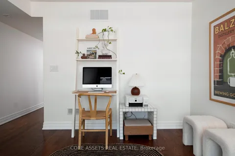 26 Royal St, Toronto, ON M6N 3Z4