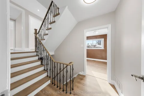 6 Brantley Crescent, Toronto, ON M3J 1X5