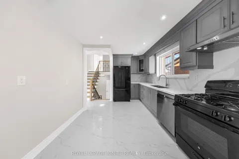 6 Brantley Crescent, Toronto, ON M3J 1X5