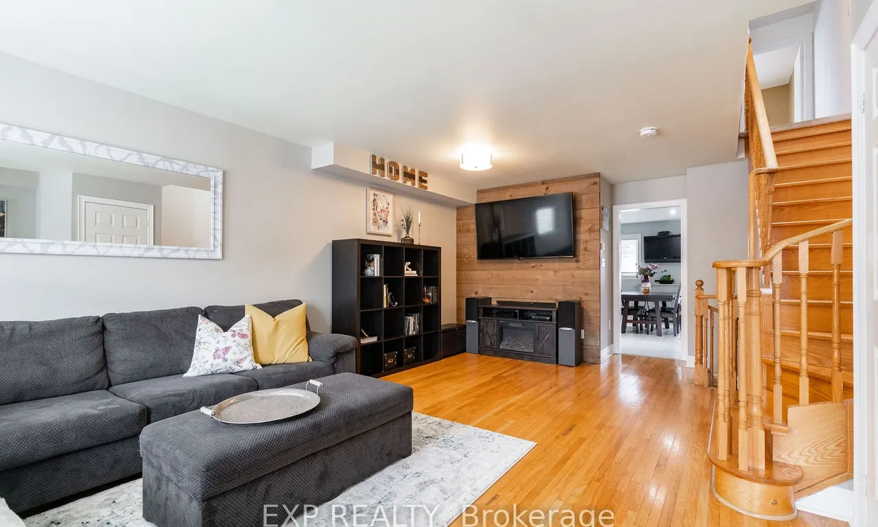 18 Estoril Terr, Toronto, ON M6N 5E2