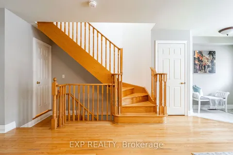18 Estoril Terr, Toronto, ON M6N 5E2