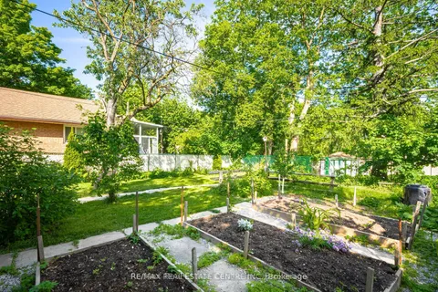 73 Wellington St, Brampton, ON L6W 1Y6