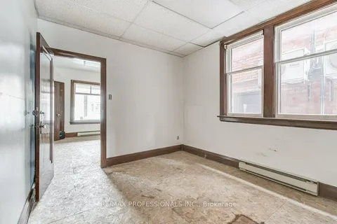 1575 Dupont St, Toronto, ON M6P 3S5