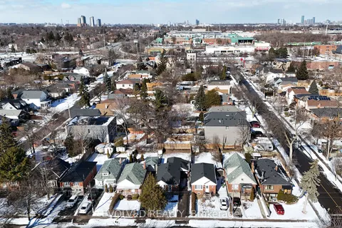 48 James St, Toronto, ON M8W 1L3