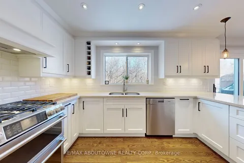 1149 Montrose Abbey Dr, Oakville, ON L6M 1A2