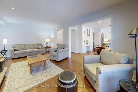 1149 Montrose Abbey Dr, Oakville, ON L6M 1A2