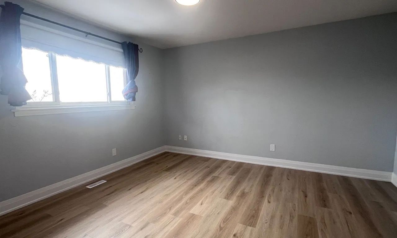 Semi-Detached interior view at 2512 Harman Crt Mississauga