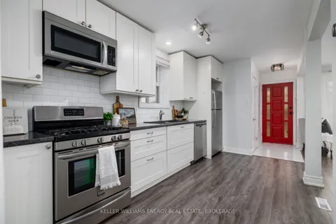 4 Windal Ave, Toronto, ON M9N 2C3