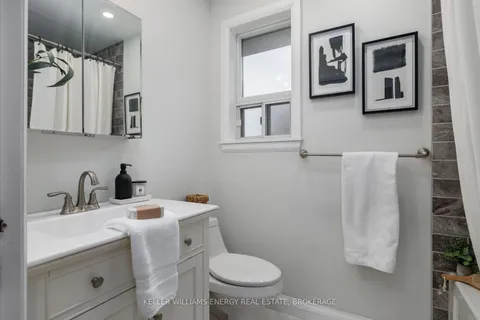 4 Windal Ave, Toronto, ON M9N 2C3