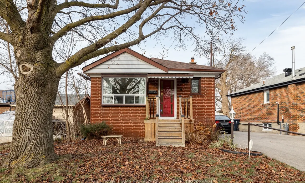 4 Windal Ave, Toronto, ON M9N 2C3