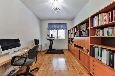 3952 Rolling Valley Dr, Mississauga, ON L5L 5V9