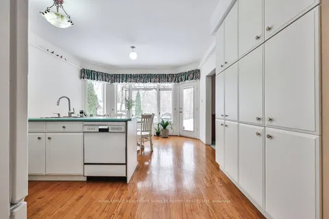3952 Rolling Valley Dr, Mississauga, ON L5L 5V9
