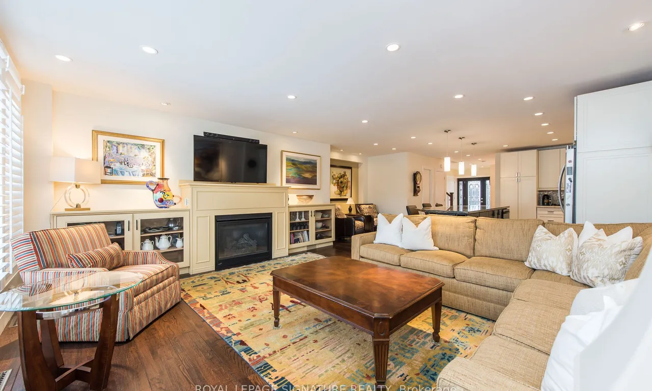 369 Armadale Ave, Toronto, ON M6S 3X7