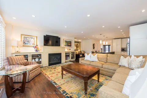 369 Armadale Ave, Toronto, ON M6S 3X7