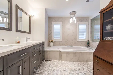 369 Armadale Ave, Toronto, ON M6S 3X7