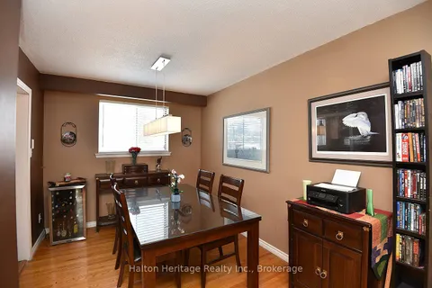 4395 Bennett Rd, Burlington, ON L7L 1Y5