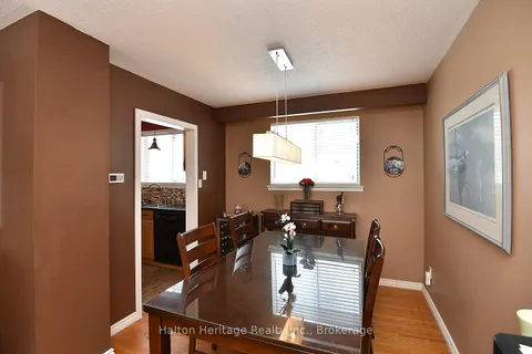 4395 Bennett Rd, Burlington, ON L7L 1Y5