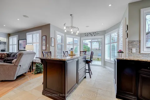 4154 Millcroft Park Dr, Burlington, ON L7M 3V2