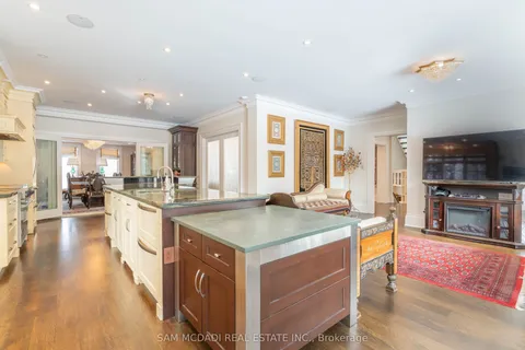 1729 Blythe Road, Mississauga, ON L5H 2C3
