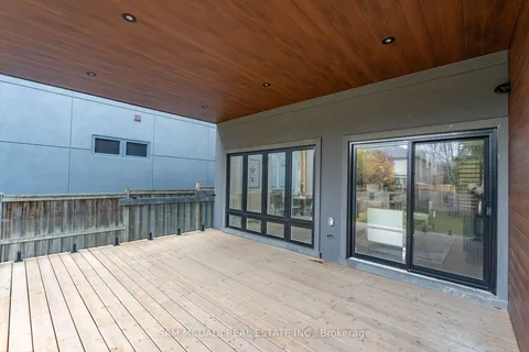 23A Maple Ave, Mississauga, ON L5H 2S1