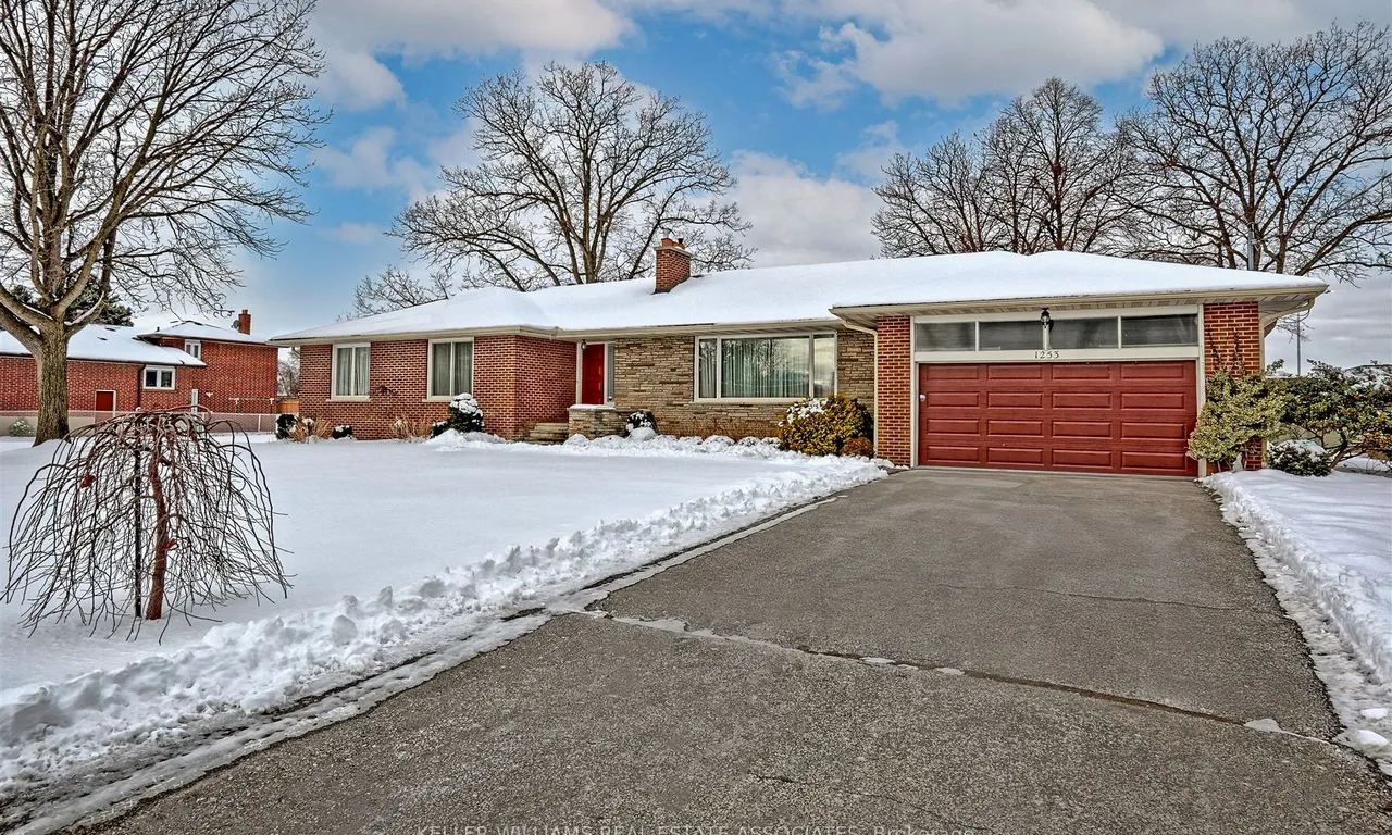 1253 Melton Dr, Mississauga, ON L4Y 1L6