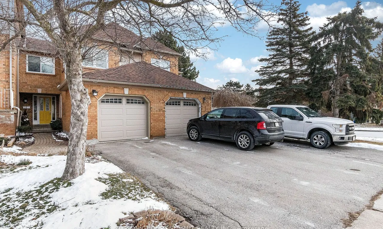 1177 Leewood Dr, Oakville, ON L6M 3B9