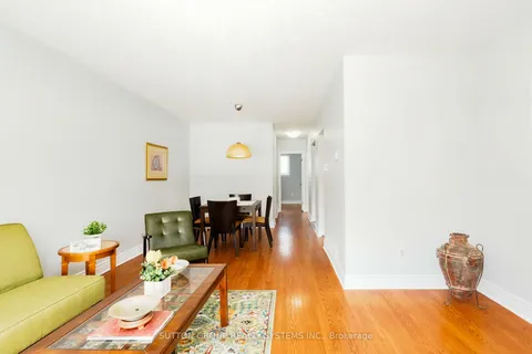 1483 Sandgate Cres, Mississauga, ON L5J 2E3