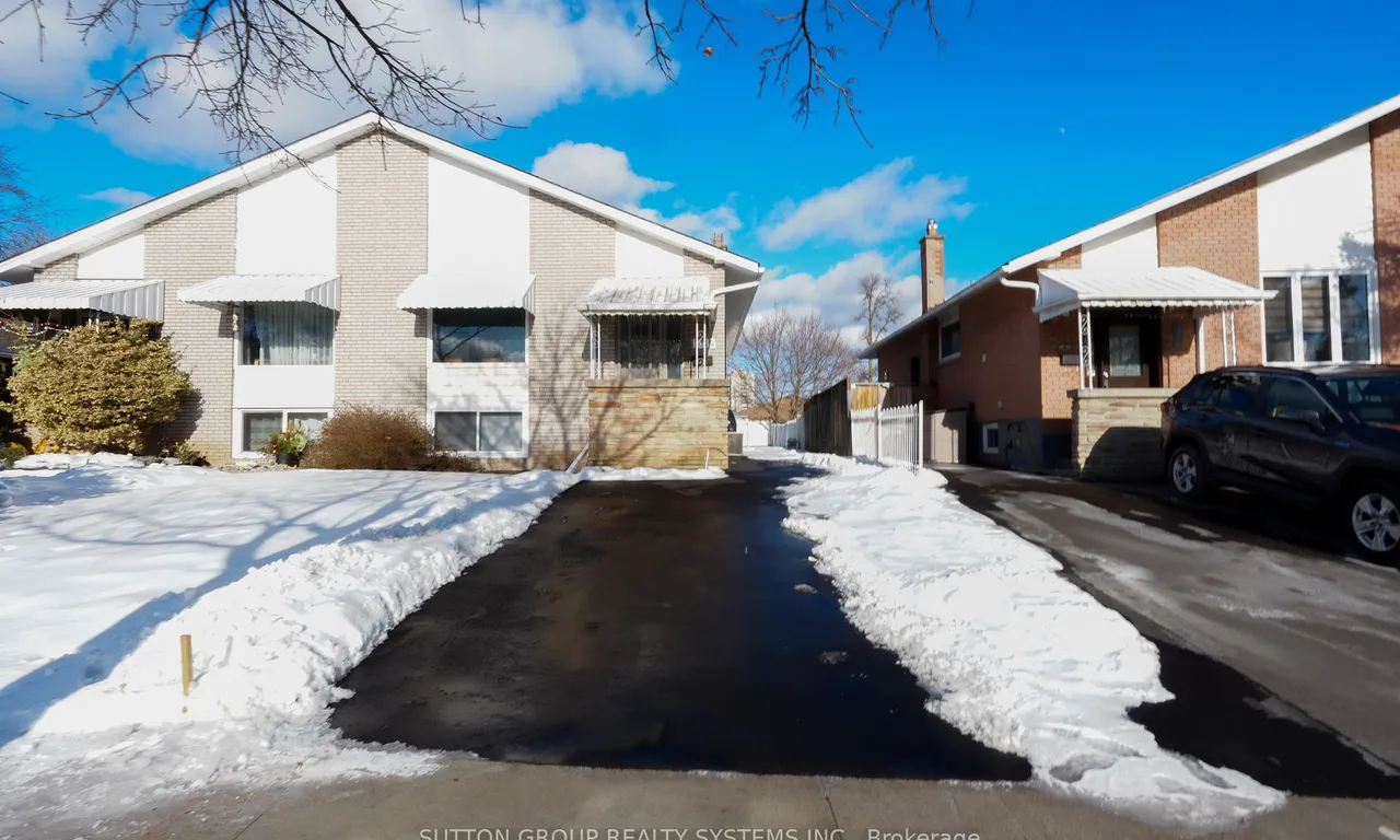 1483 Sandgate Cres, Mississauga, ON L5J 2E3